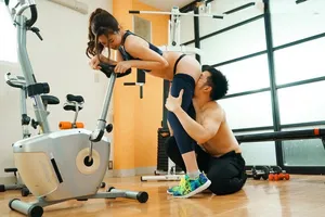 Xin ông xã đi tập gym, vợ địt trộm với anh pt